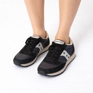 Saucony Men’s Black and Cream Retro Runner Sneakers